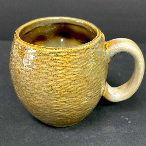 Large 20 oz glazed stoneware 3D Hedgehog shaped mug by Gibson - Picture 5 of 9